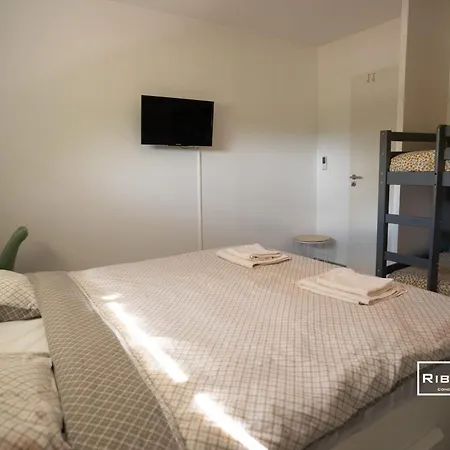 T2 Climatisé Avec Wifi Et Piscine Vias